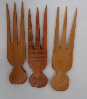 Brown Wooden Cutting Comb